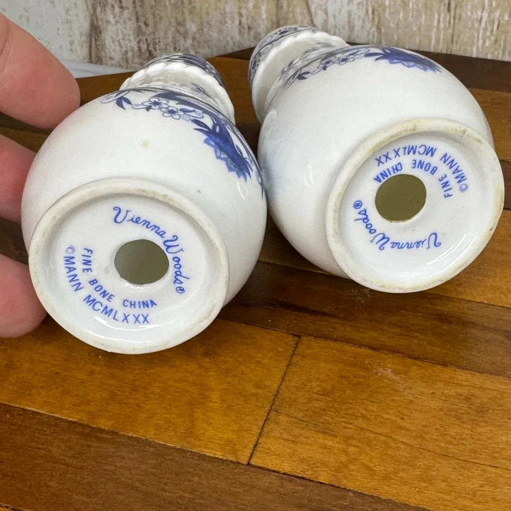 Vienna Woods Blue Onion Salt and Pepper Shakers Fine Bone China Mann MCMLXXX